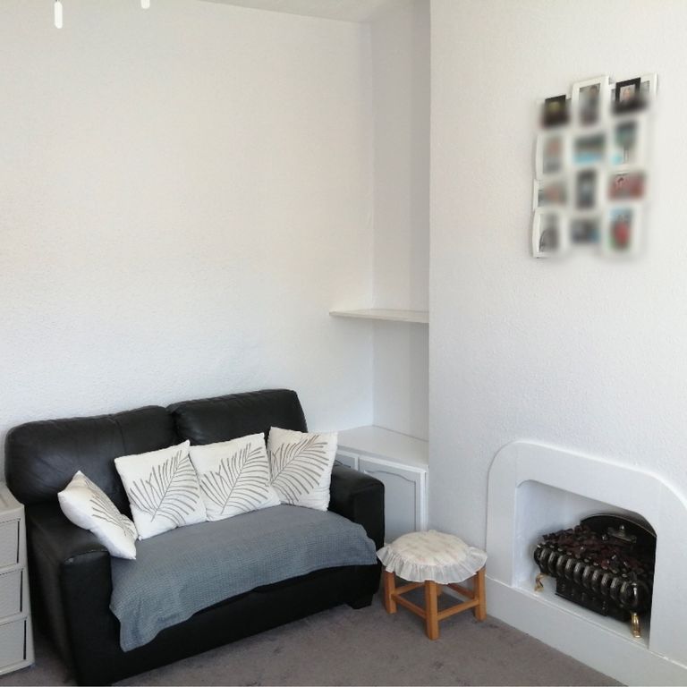 Lounge - Earlsfield